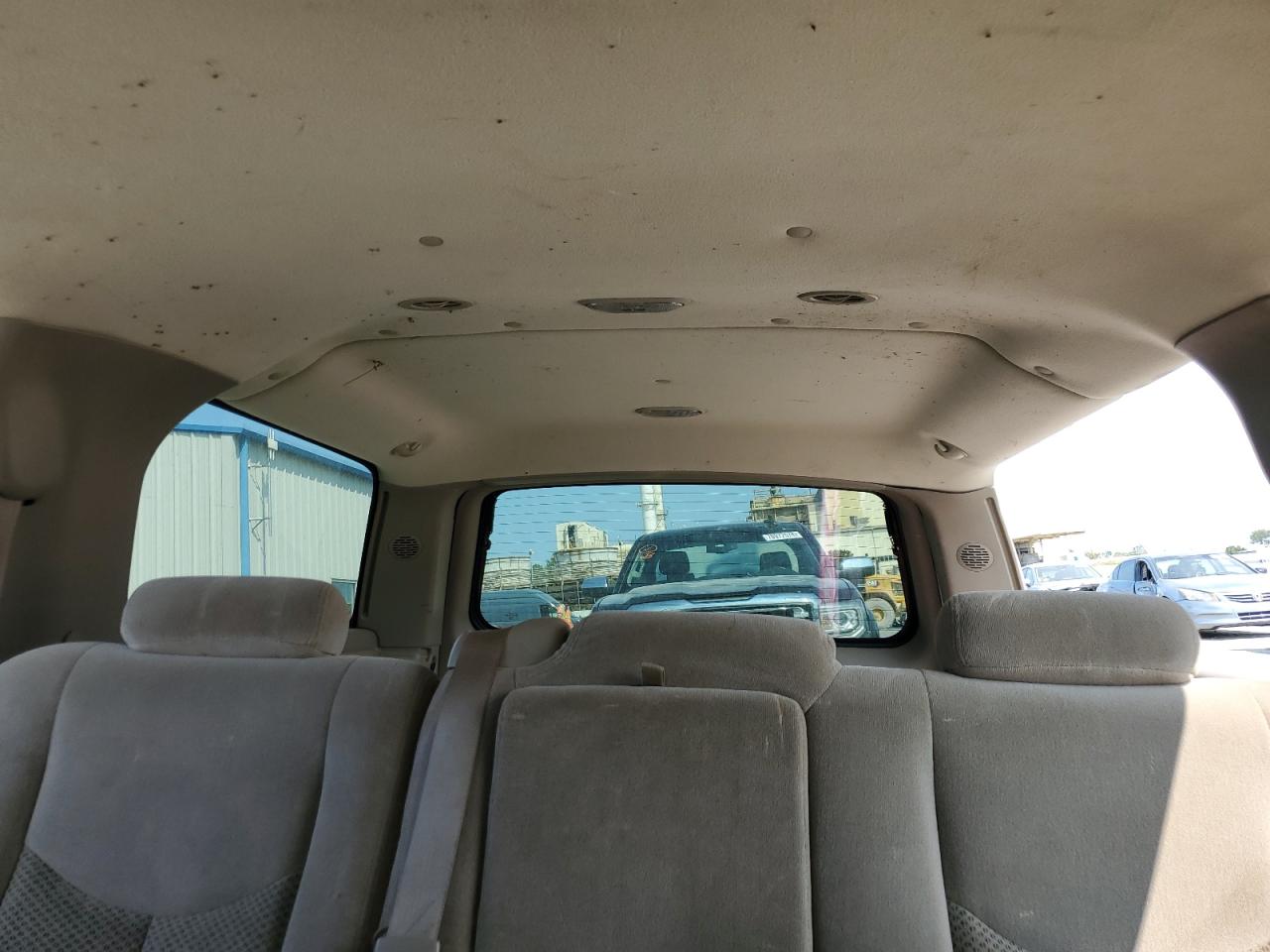 2005 Chevrolet Suburban VIN 1GNEC16Z65J131712 Copart auction photo, all over damage thumbnail 10
