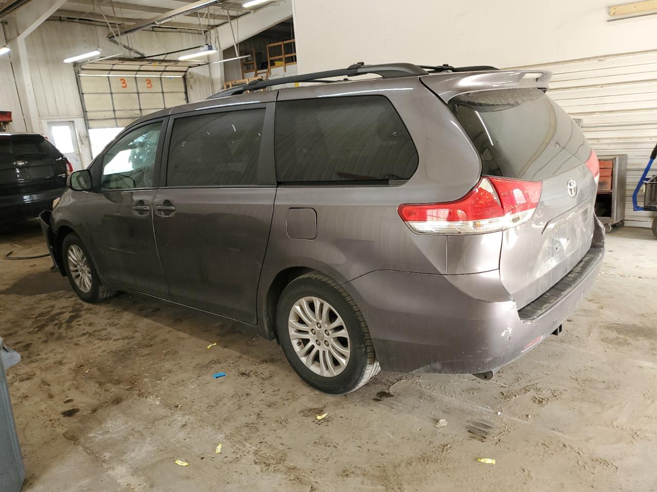 2013 Toyota Sienna VIN 5TDYK3DC8DS384440 Copart auction photo, front end / rear end damage thumbnail 2