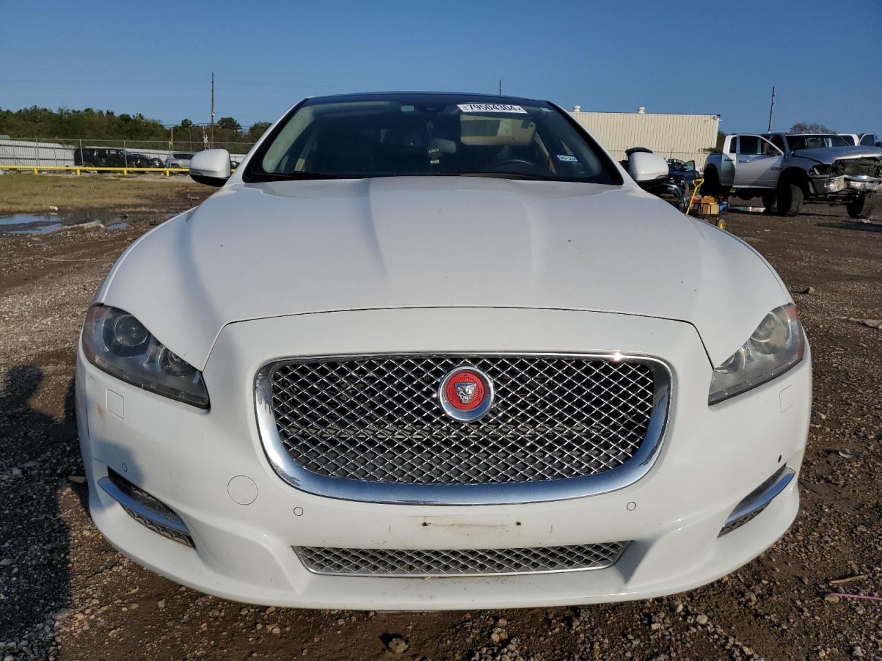 2014 Jaguar XJ VIN SAJWA2GZ3E8V60788 Copart auction photo, front end / minor dent/scratches damage thumbnail 5