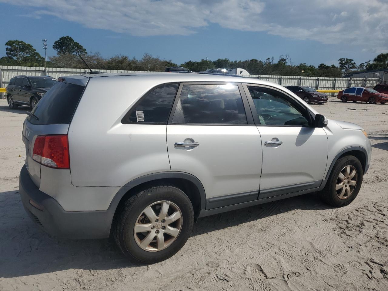 2011 KIA Sorento VIN 5XYKT3A10BG134299 Copart auction photo, side damage thumbnail 3