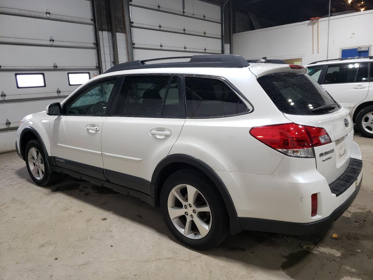 2014 Subaru Outback VIN 4S4BRCLC3E3272002 Copart auction photo, rear end damage thumbnail 2