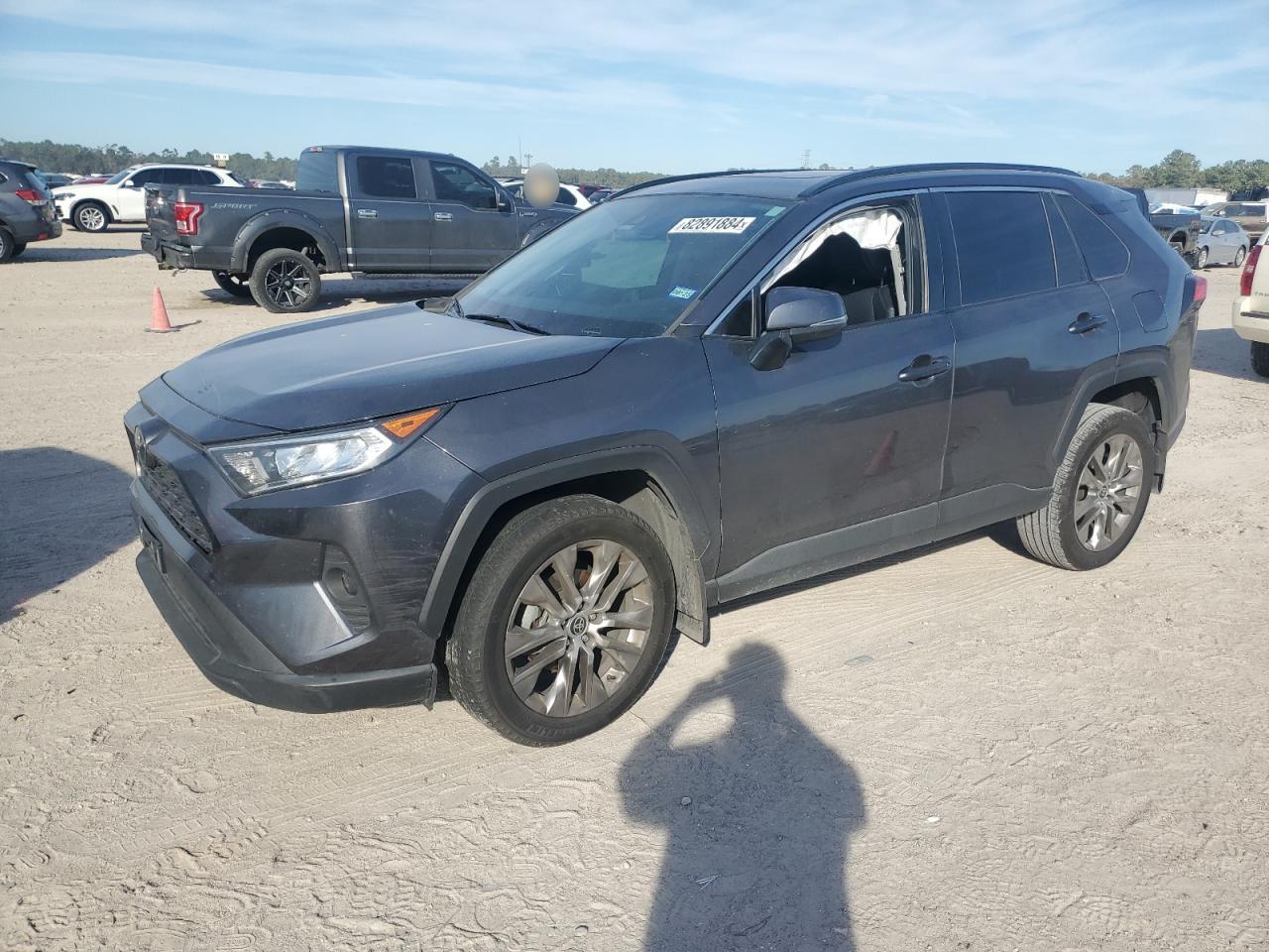 2021 Toyota RAV 4 VIN 2T3C1RFV2MW156608