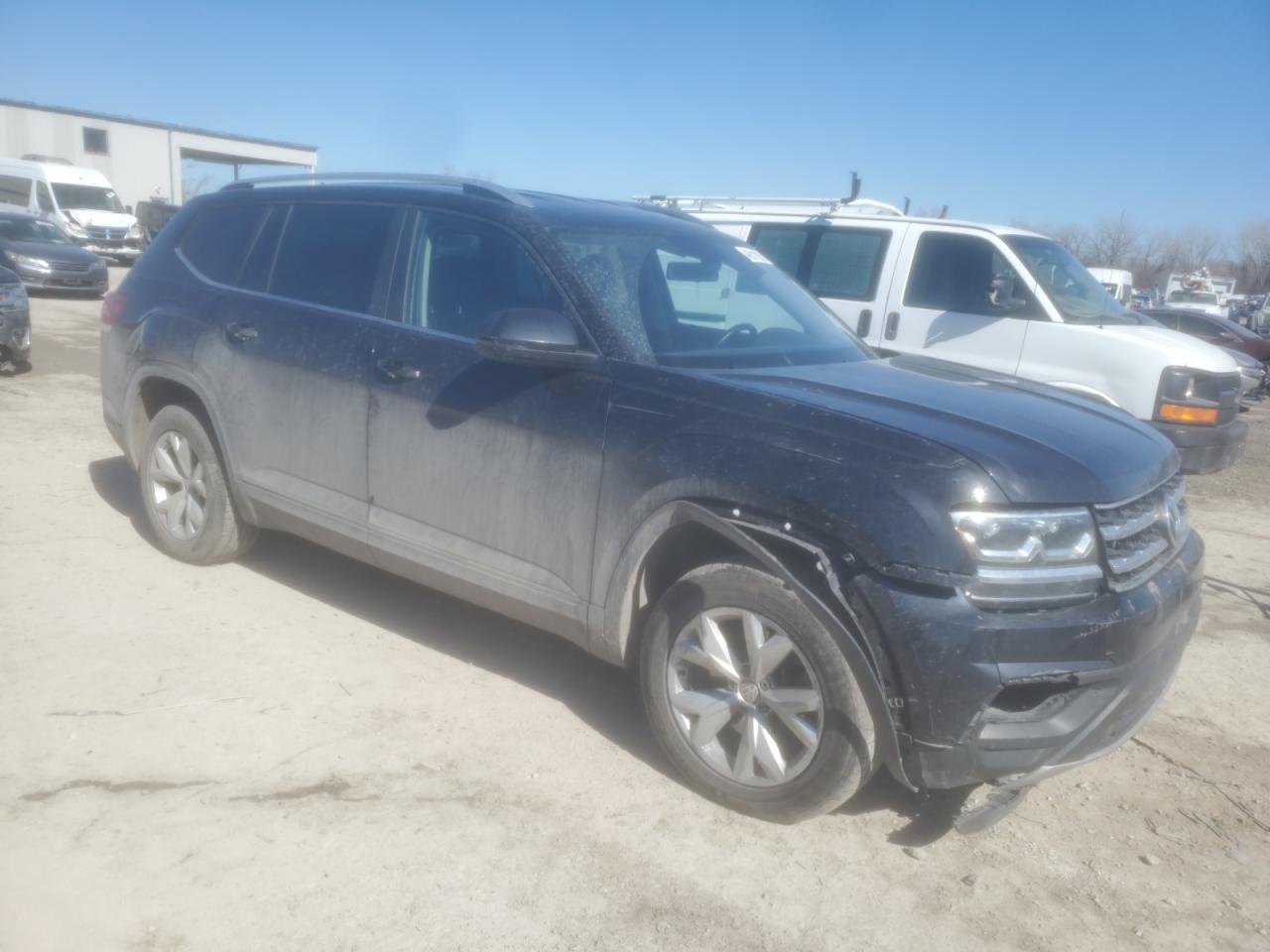 2018 Volkswagen Atlas VIN 1V2CP2CA3JC596938 Copart auction photo, front end damage thumbnail 4