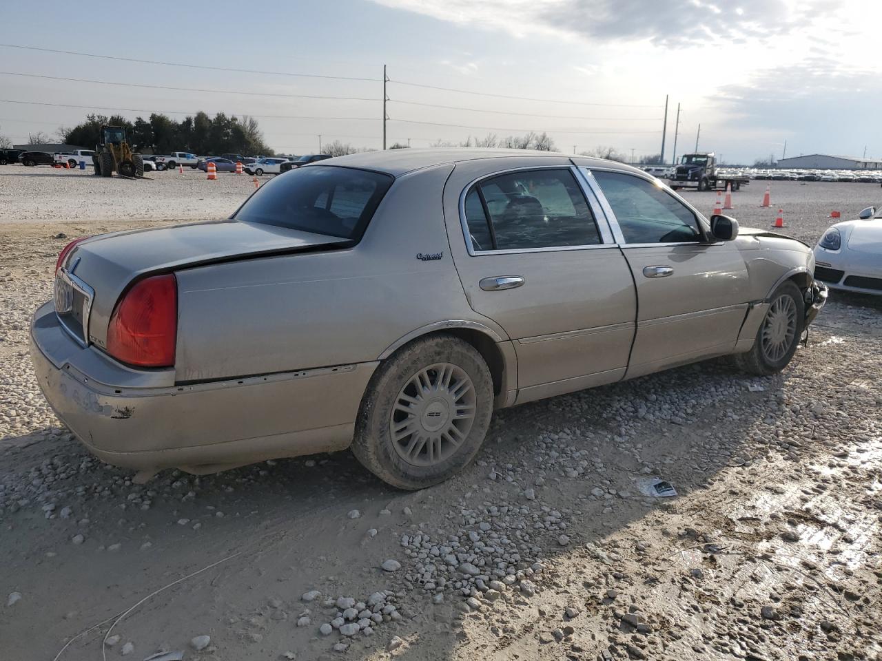2010 Lincoln Town Car VIN 2LNBL8CV3AX620796 Copart auction photo, front end / rear end damage thumbnail 3