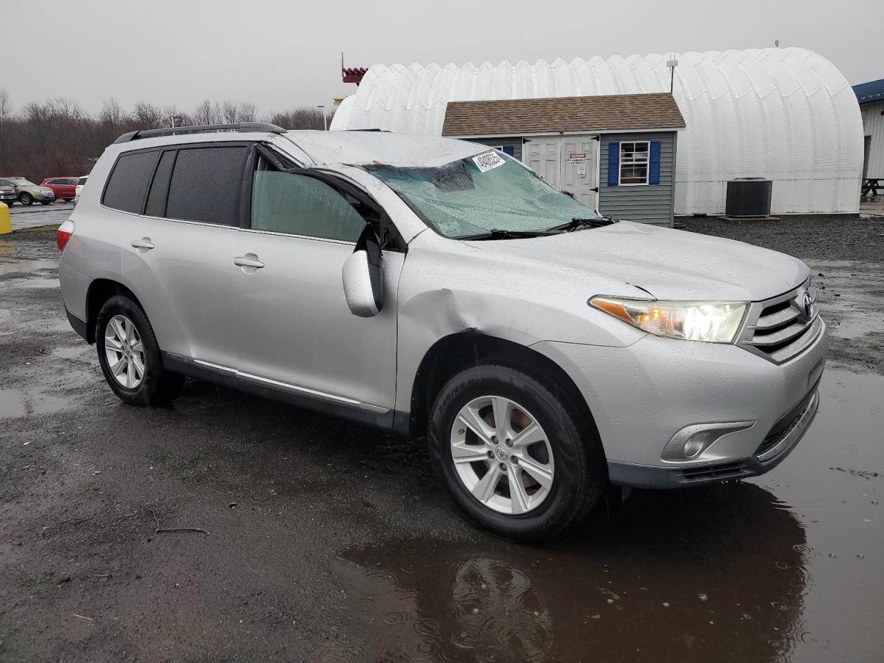 2011 Toyota Highlander VIN 5TDBK3EH9BS054190 Copart auction photo, top/roof / minor dent/scratches damage thumbnail 4