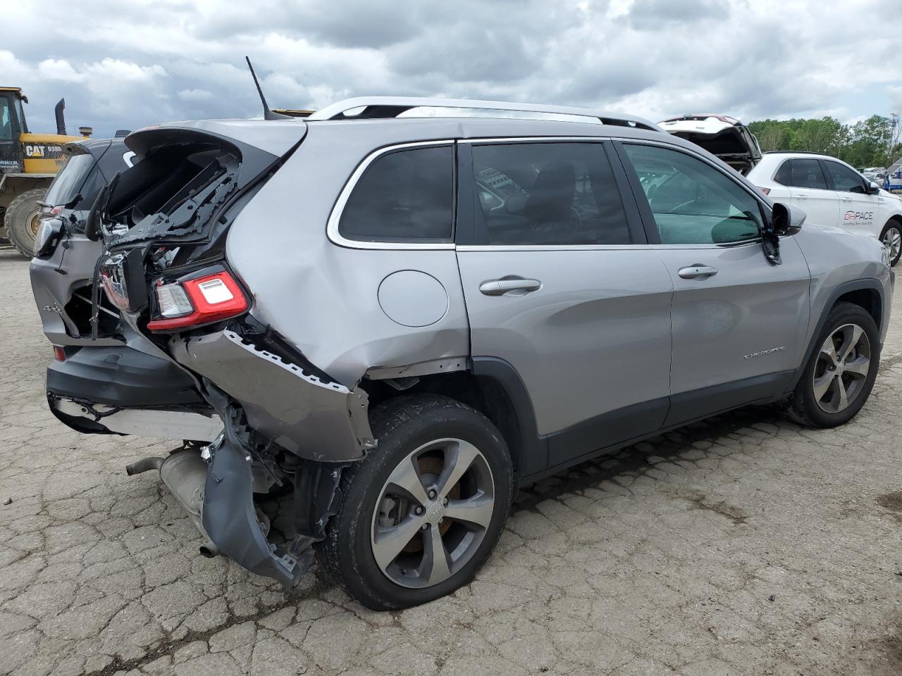 2019 Jeep Grand Cherokee VIN 1C4PJMDX8KD463316 Copart auction photo, rear end / minor dent/scratches damage thumbnail 3