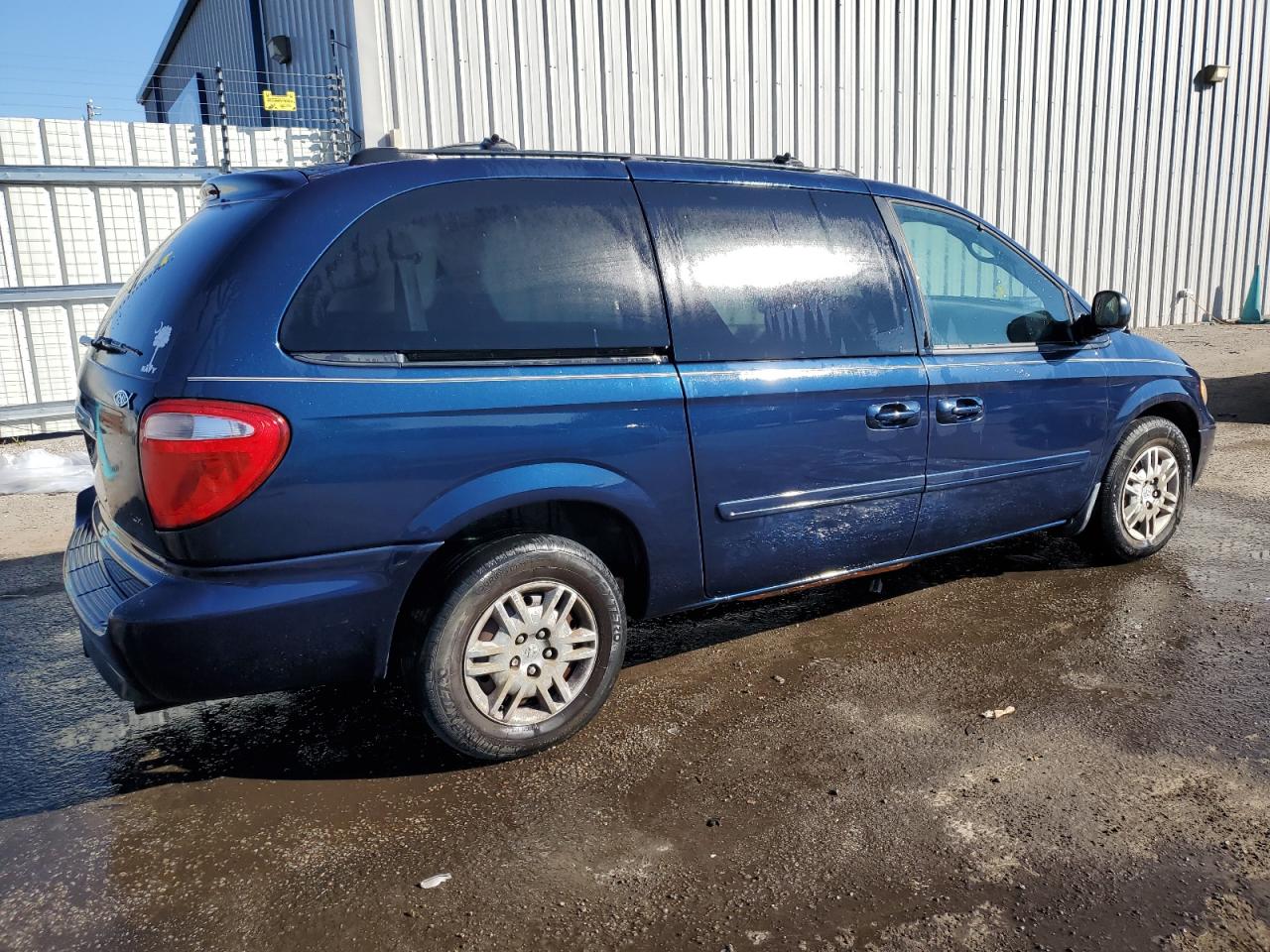 2005 Chrysler Town & Country VIN 2C4GP44RX5R162483 Copart auction photo, side damage thumbnail 3