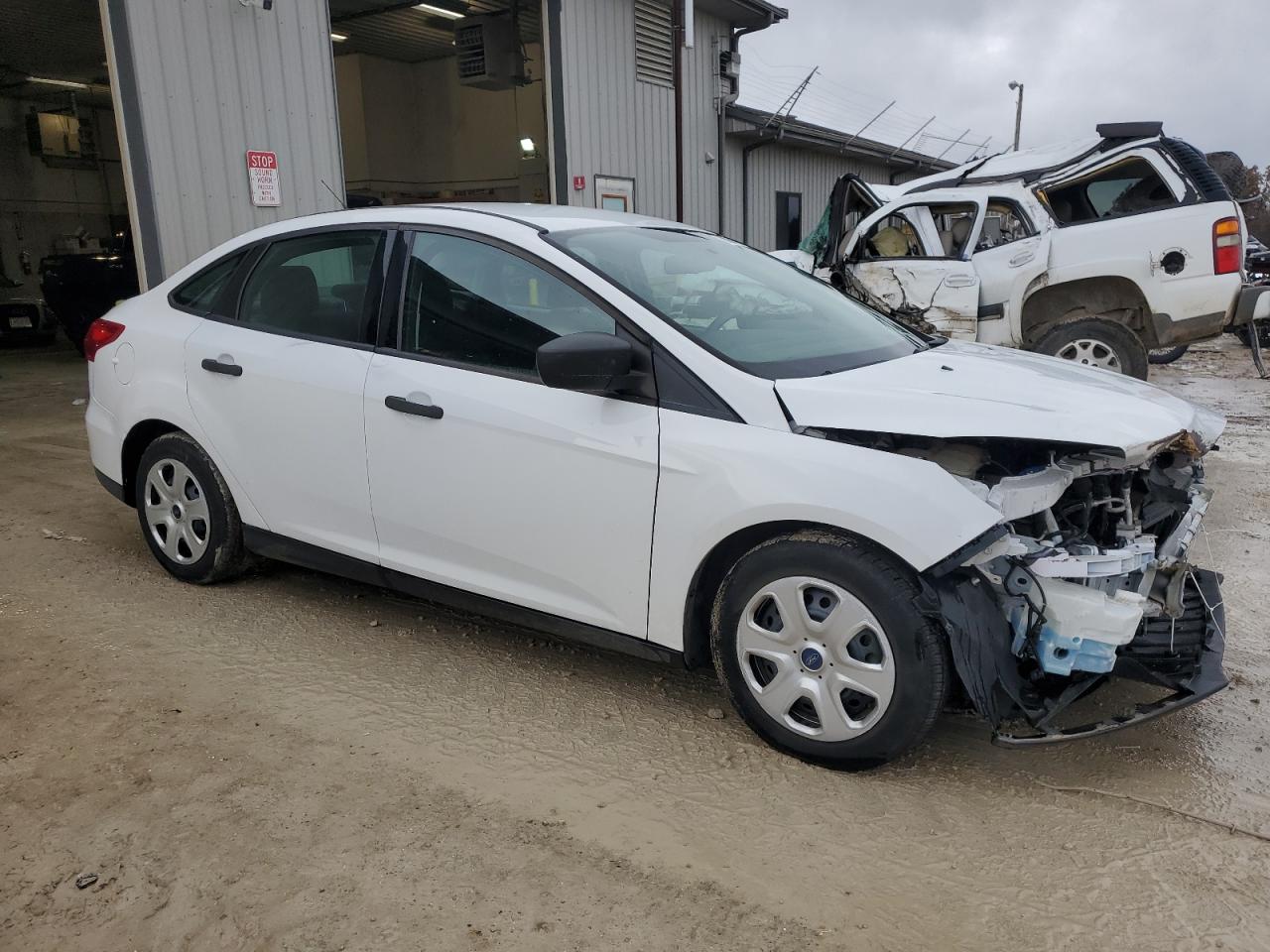 2018 Ford Focus VIN 1FADP3E2XJL230790 Copart auction photo, front end / side damage thumbnail 4