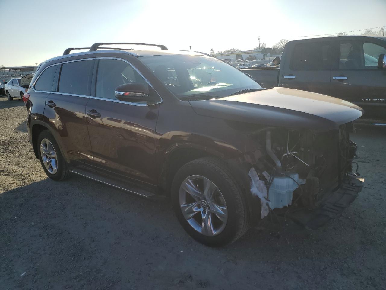 2017 Toyota Highlander VIN 5TDDZRFH5HS458439 Copart auction photo, front end damage thumbnail 4
