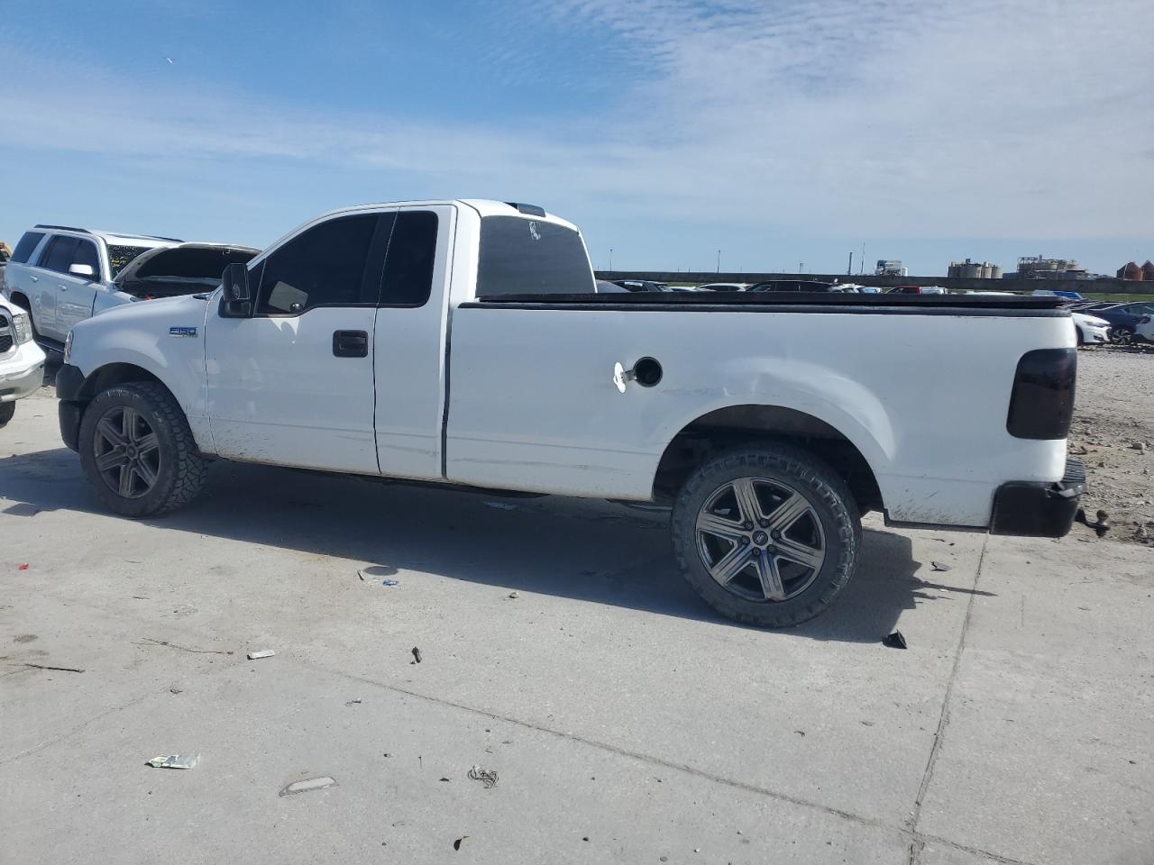 2006 Ford F-150 VIN 1FTRF12W86NA27827 Copart auction photo, normal wear / mechanical damage thumbnail 2