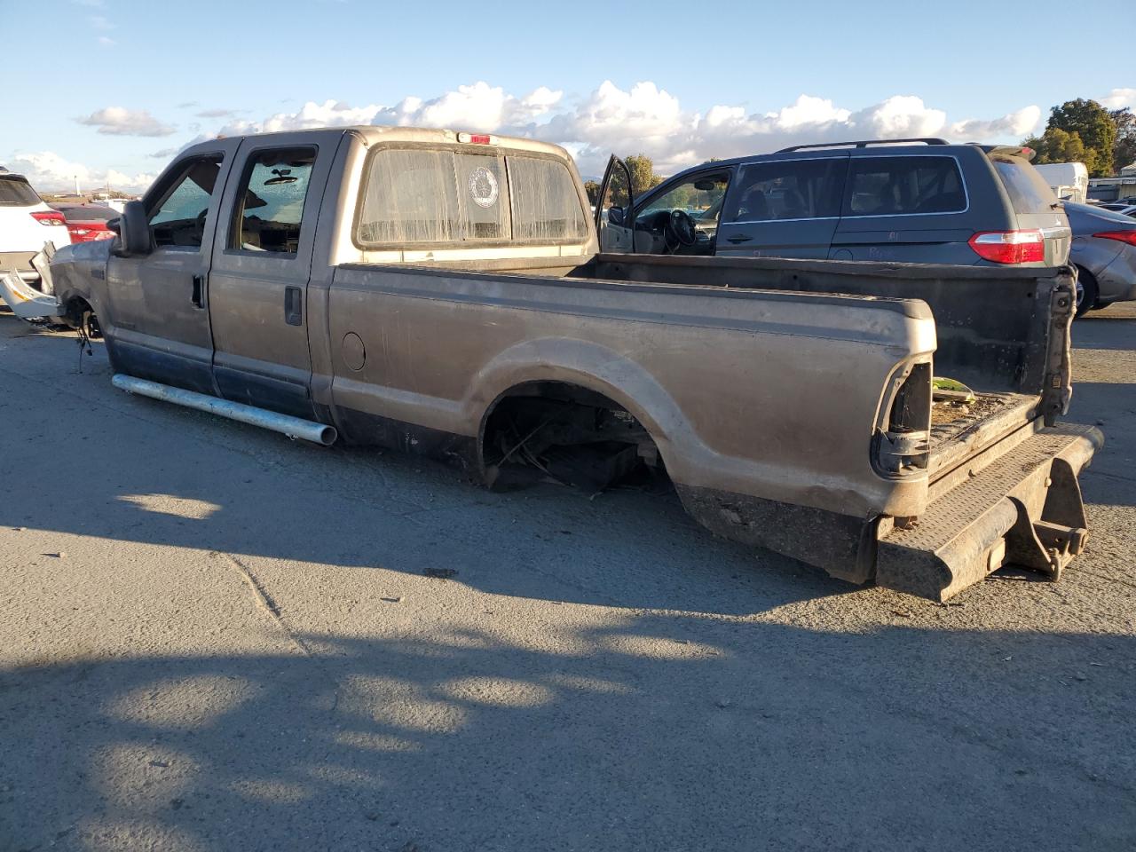 2002 Ford F350 VIN 1FTSW31F82EA73134 Copart auction photo, vandalism / stripped damage thumbnail 2