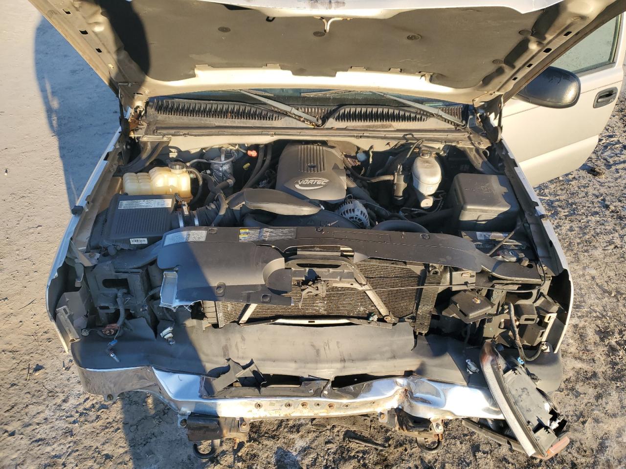 2004 Chevrolet Silverado VIN 2GCEK19V441120544 Copart auction photo, front end / side damage thumbnail 13