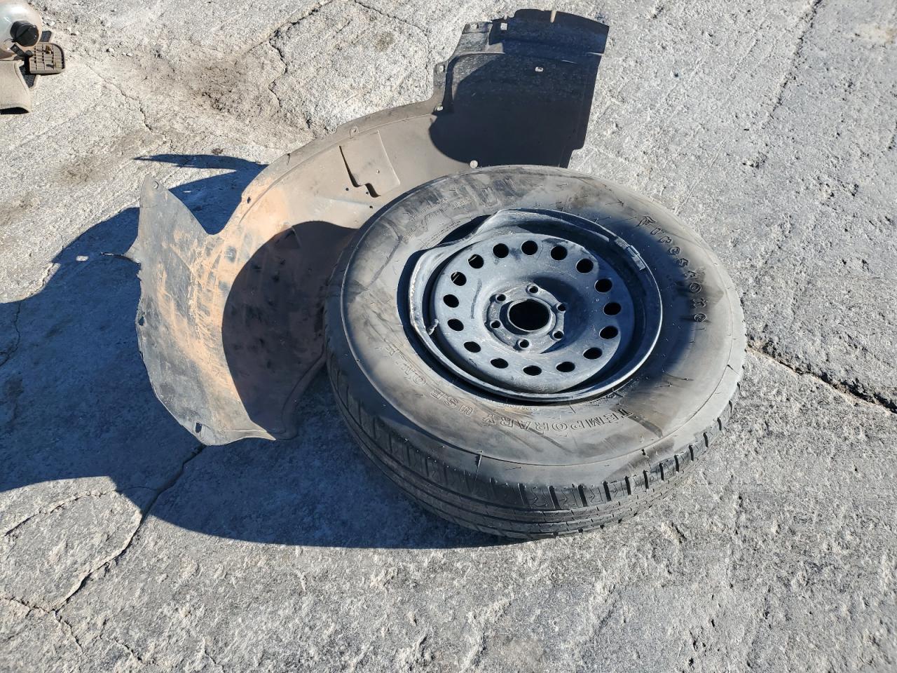 2018 GMC Yukon VIN 1GKS2CKJ4JR372050 Copart auction photo, rear end / minor dent/scratches damage thumbnail 15