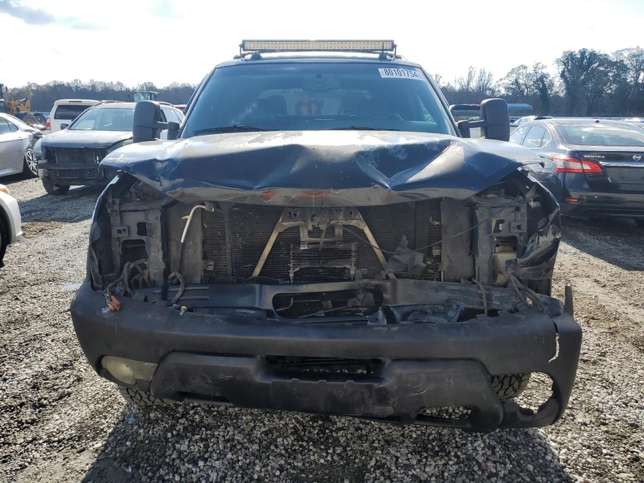 2003 Chevrolet Avalanche VIN 3GNGK23GX3G142019 Copart auction photo, front end / minor dent/scratches damage thumbnail 5