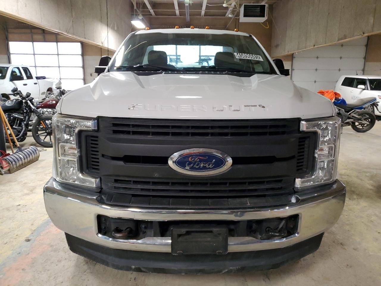 2017 Ford F350 VIN 1FDRF3H67HEE29209 Copart auction photo, minor dent/scratches damage thumbnail 5