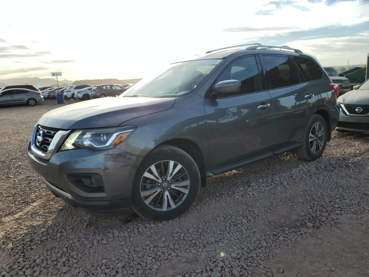 2017 Nissan Pathfinder VIN 5N1DR2MN3HC913723