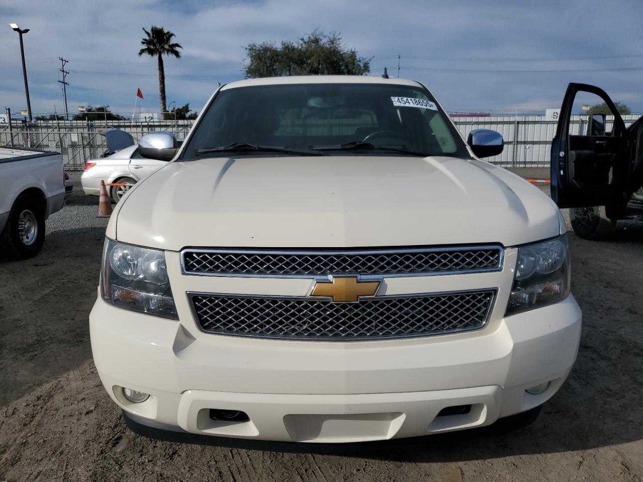 2012 Chevrolet Avalanche VIN 3GNTKGE7XCG174414 Copart auction photo, side damage thumbnail 5