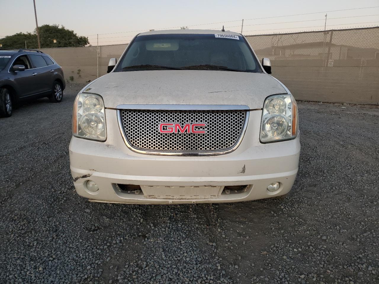 2014 GMC Yukon VIN 1GKS1EEF7ER180648 Copart auction photo, minor dent/scratches damage thumbnail 5