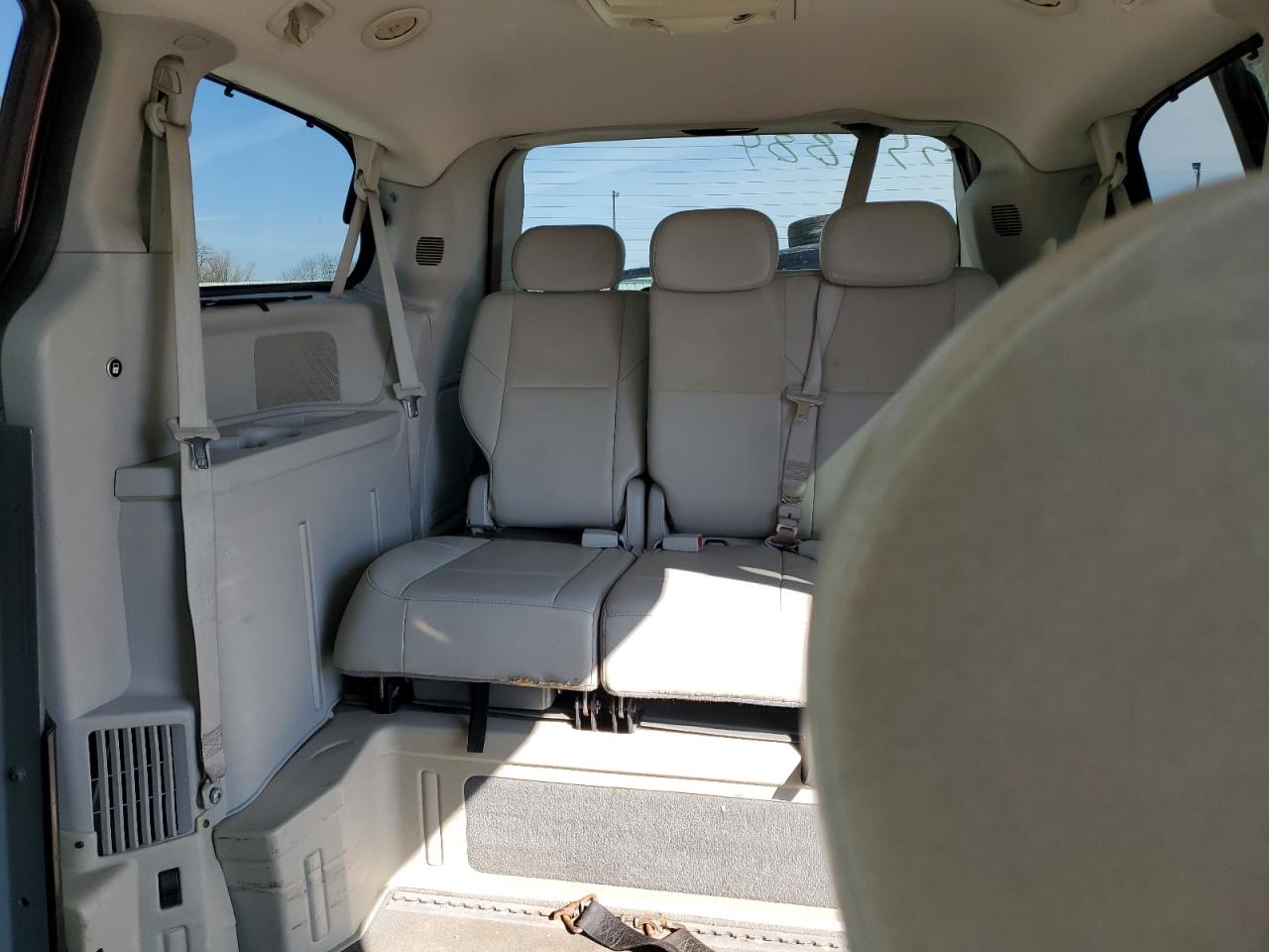 2008 Chrysler Town & Country VIN 2A8HR64X18R814848 Copart auction photo, side damage thumbnail 10