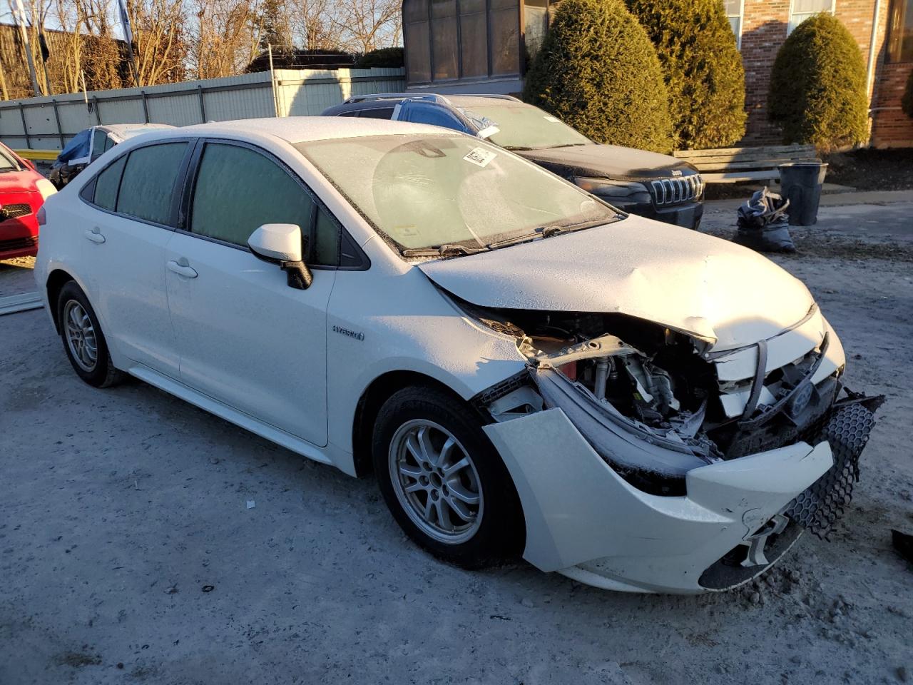 2020 Toyota Corolla VIN JTDEBRBE9LJ003782 Copart auction photo, front end damage thumbnail 4