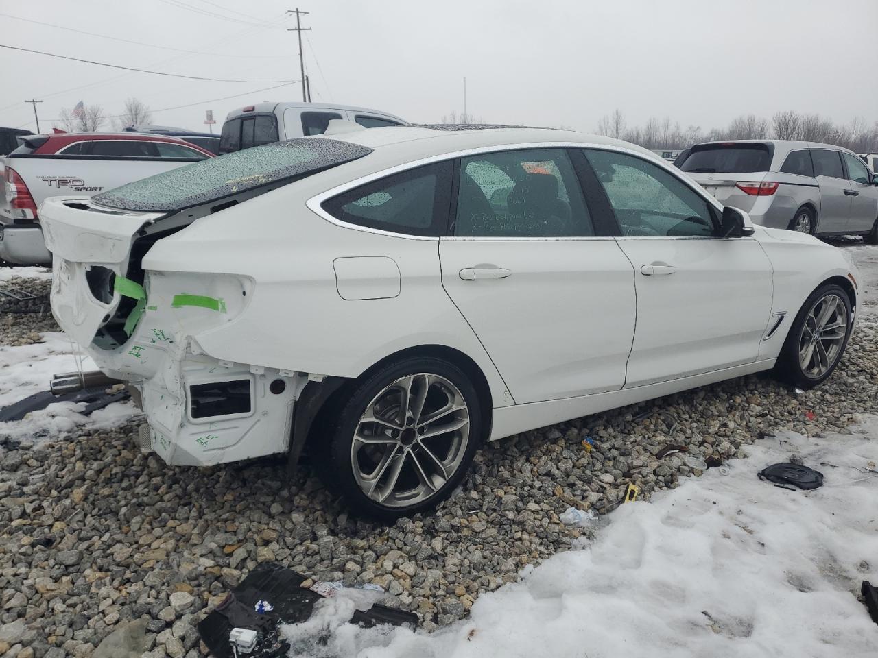 2017 BMW 3er VIN WBA8Z9C31HG453420 Copart auction photo, rear end damage thumbnail 3