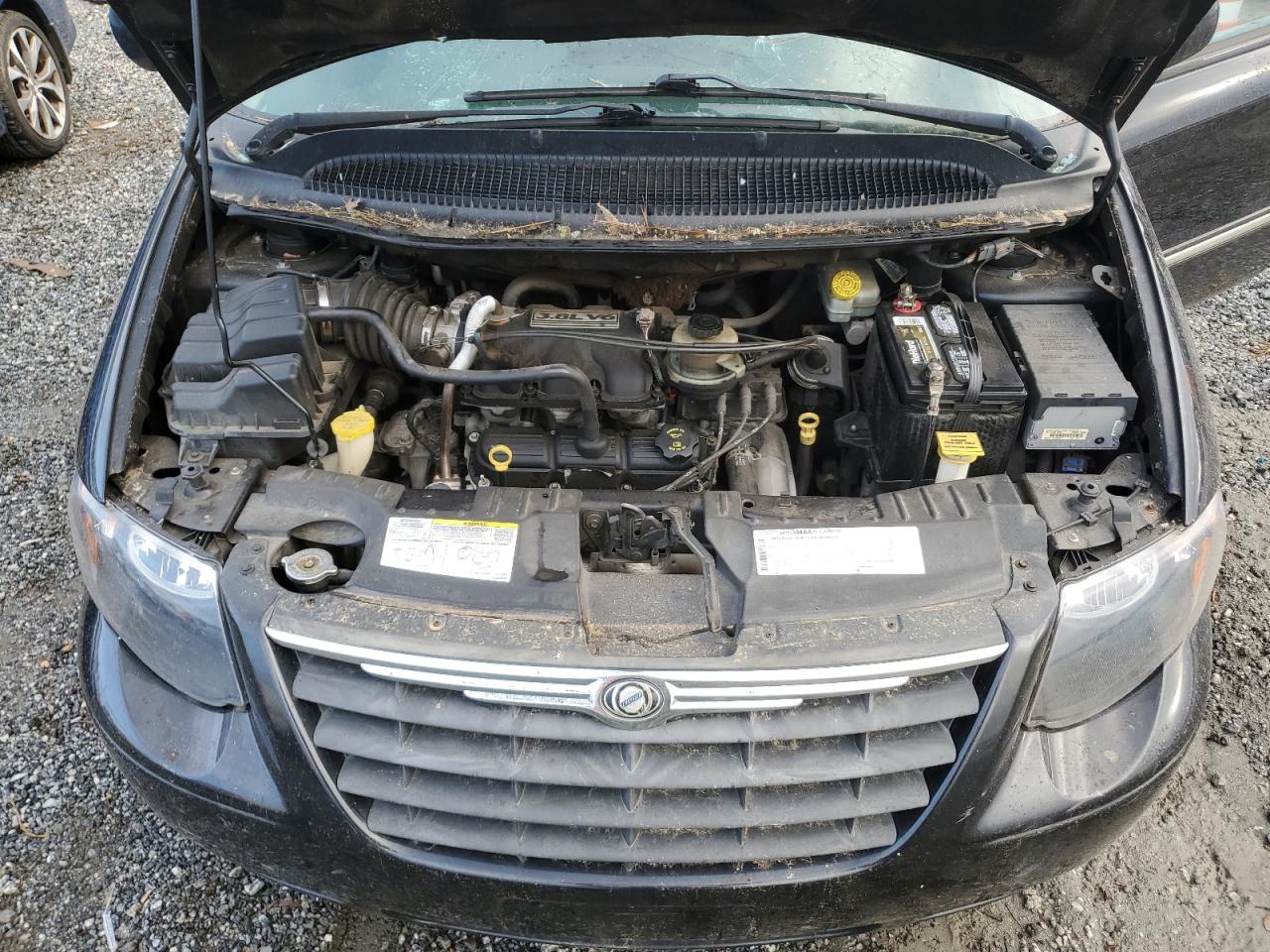 2005 Chrysler Town & Country VIN 2C8GP54L75R513933 Copart auction photo, top/roof damage thumbnail 12