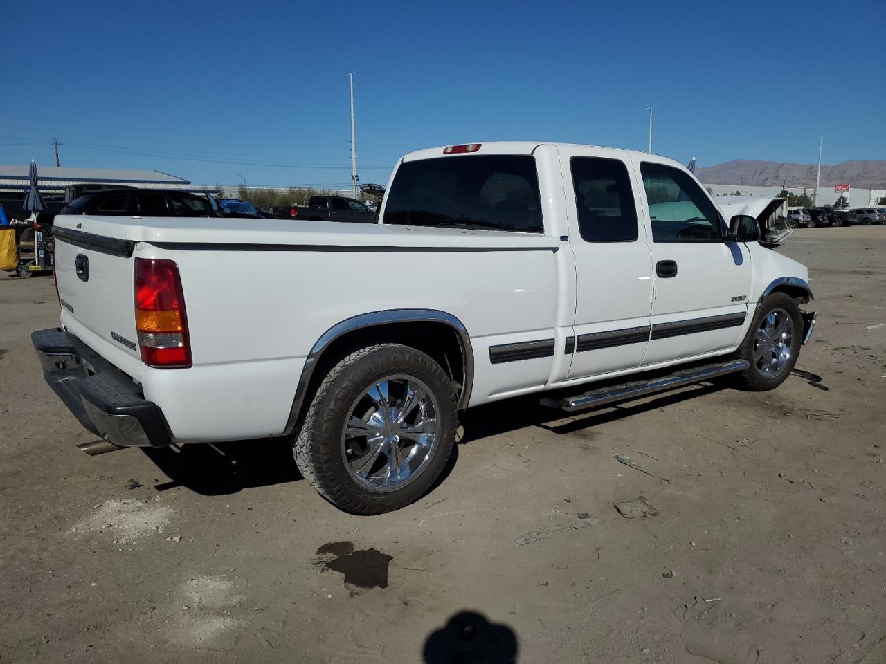 2002 Chevrolet Silverado VIN 2GCEC19V121243826 Copart auction photo, front end damage thumbnail 3