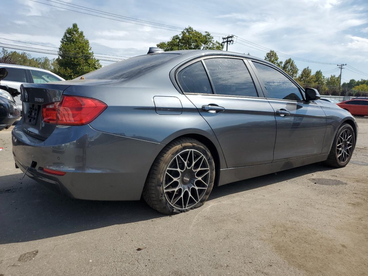 2013 BMW 3er VIN WBA3B3C52DF533418 Copart auction photo, minor dent/scratches damage thumbnail 3