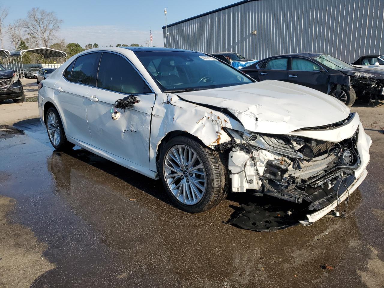 2018 Toyota Camry VIN 4T1B11HK4JU033364 Copart auction photo, front end / side damage thumbnail 4