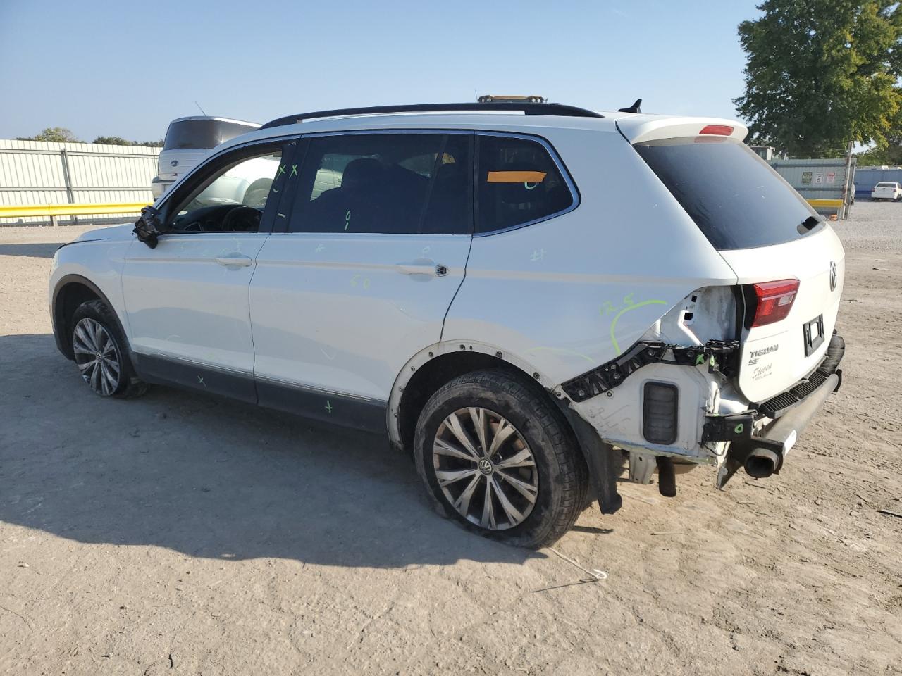 2018 Volkswagen Tiguan VIN 3VV2B7AX7JM002349 Copart auction photo, all over damage thumbnail 2