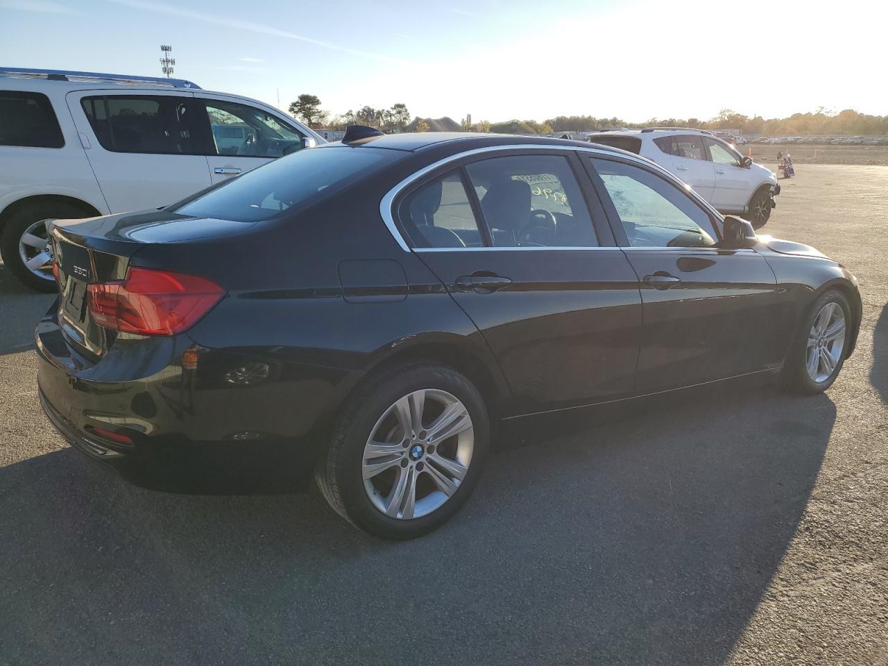 2017 BMW 3er VIN WBA8B9G55HNU48796 Copart auction photo, side / front end damage thumbnail 3