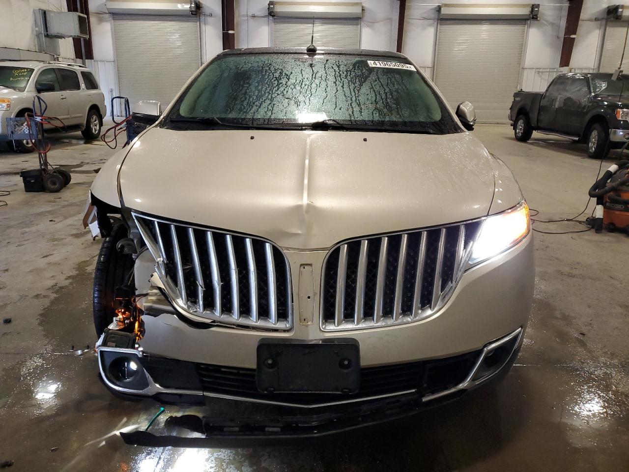 2011 Lincoln MKX VIN 2LMDJ8JK0BBJ29810 Copart auction photo, front end damage thumbnail 5