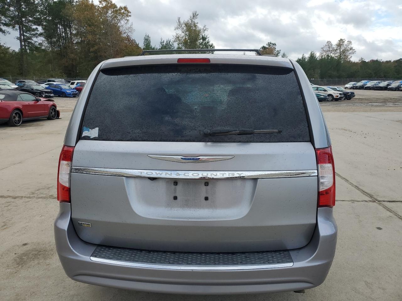 2016 Chrysler Town & Country VIN 2C4RC1BGXGR157257 Copart auction photo, side damage thumbnail 6