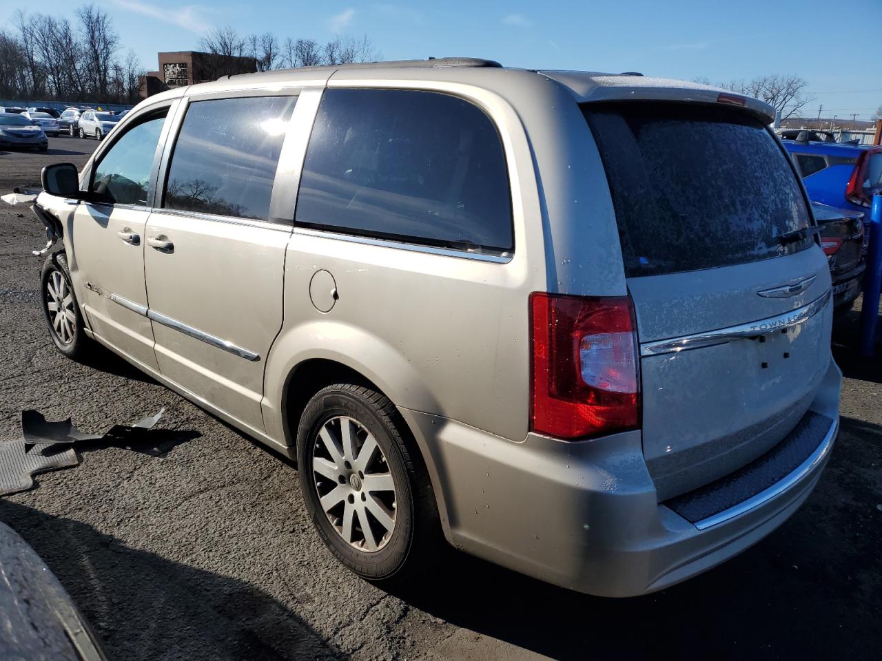 2015 Chrysler Town & Country VIN 2C4RC1BG8FR578330 Copart auction photo, front end / side damage thumbnail 2