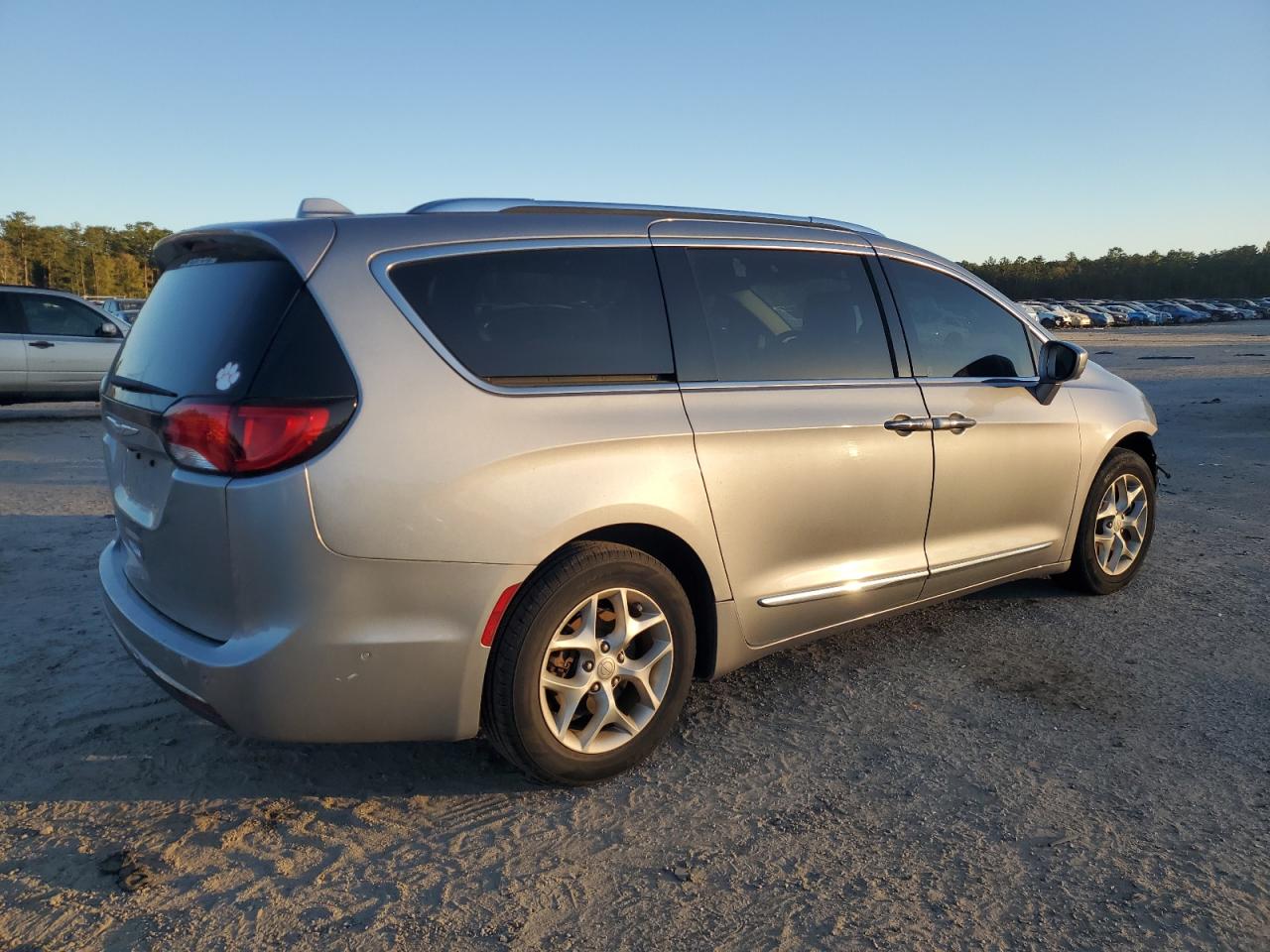 2019 Chrysler Pacifica VIN 2C4RC1BG4KR526817 Copart auction photo, front end damage thumbnail 3