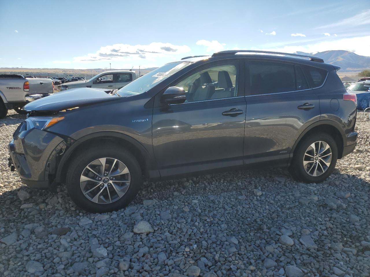 2017 Toyota RAV 4 VIN JTMRJREV8HD090788