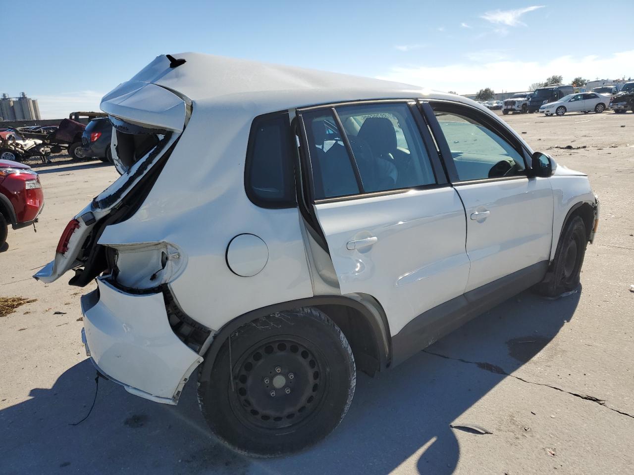 2017 Volkswagen Tiguan VIN WVGAV7AX6HK046907 Copart auction photo, all over / undercarriage damage thumbnail 3