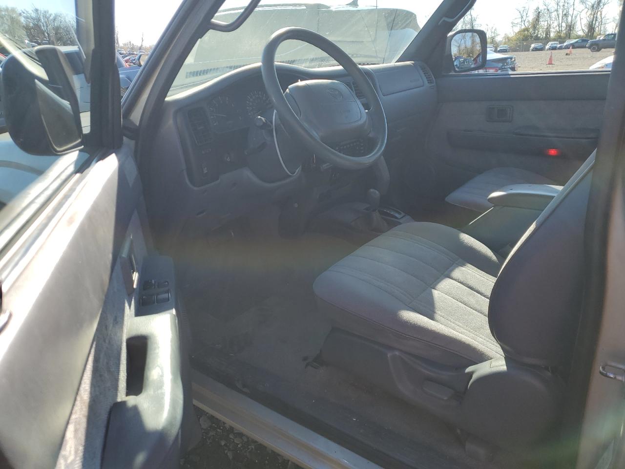 2000 Toyota Tacoma VIN 4TAWN72NXYZ657968 Copart auction photo, minor dent/scratches / mechanical damage thumbnail 8