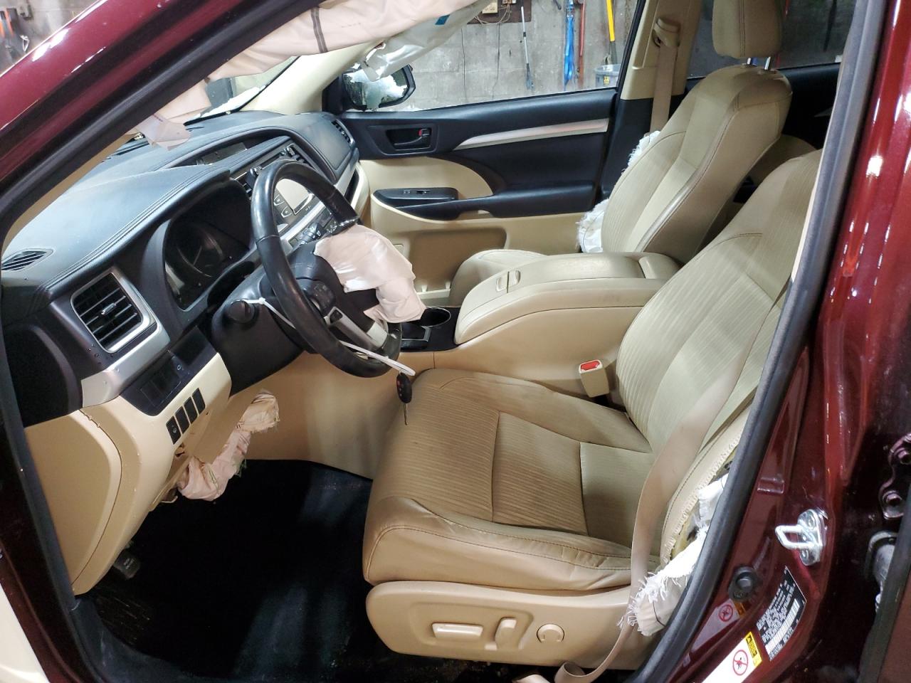 2015 Toyota Highlander VIN 5TDBKRFH5FS174303 Copart auction photo, front end damage thumbnail 7