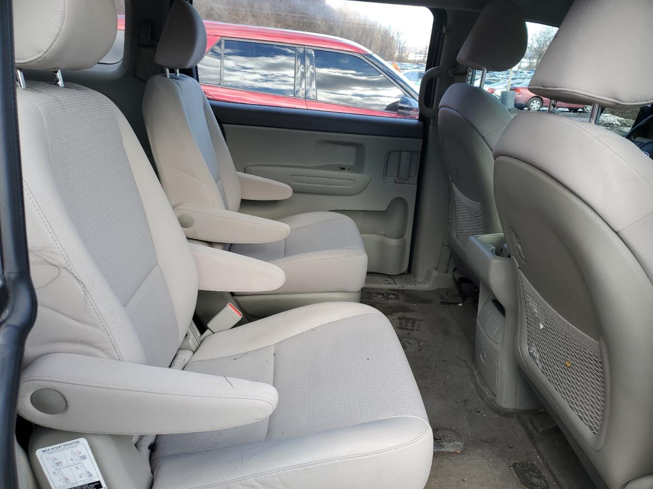 2017 KIA Sedona VIN KNDMA5C12H6291724 Copart auction photo, rear end damage thumbnail 11