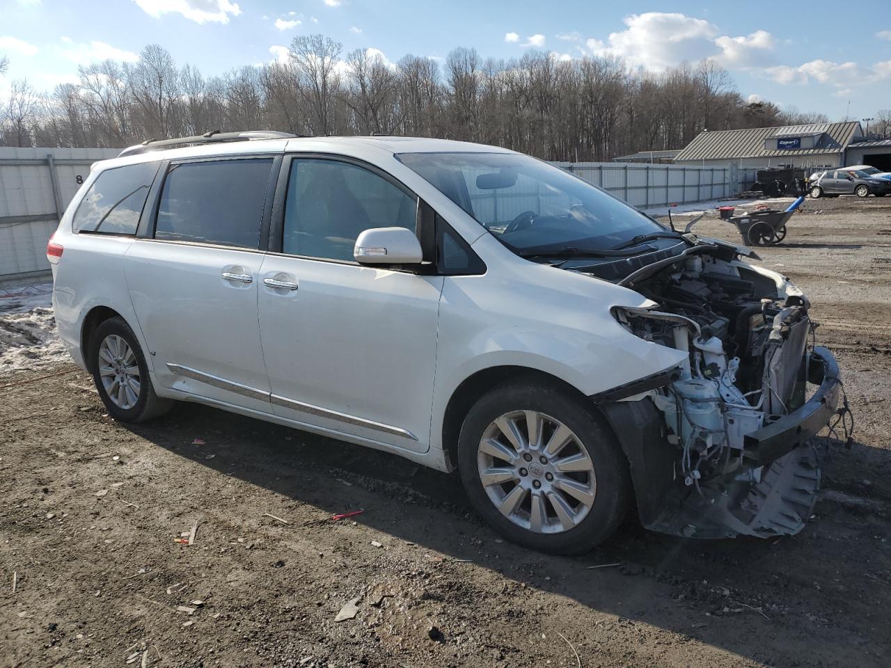 2013 Toyota Sienna VIN 5TDDK3DC2DS052086 Copart auction photo, front end damage thumbnail 4