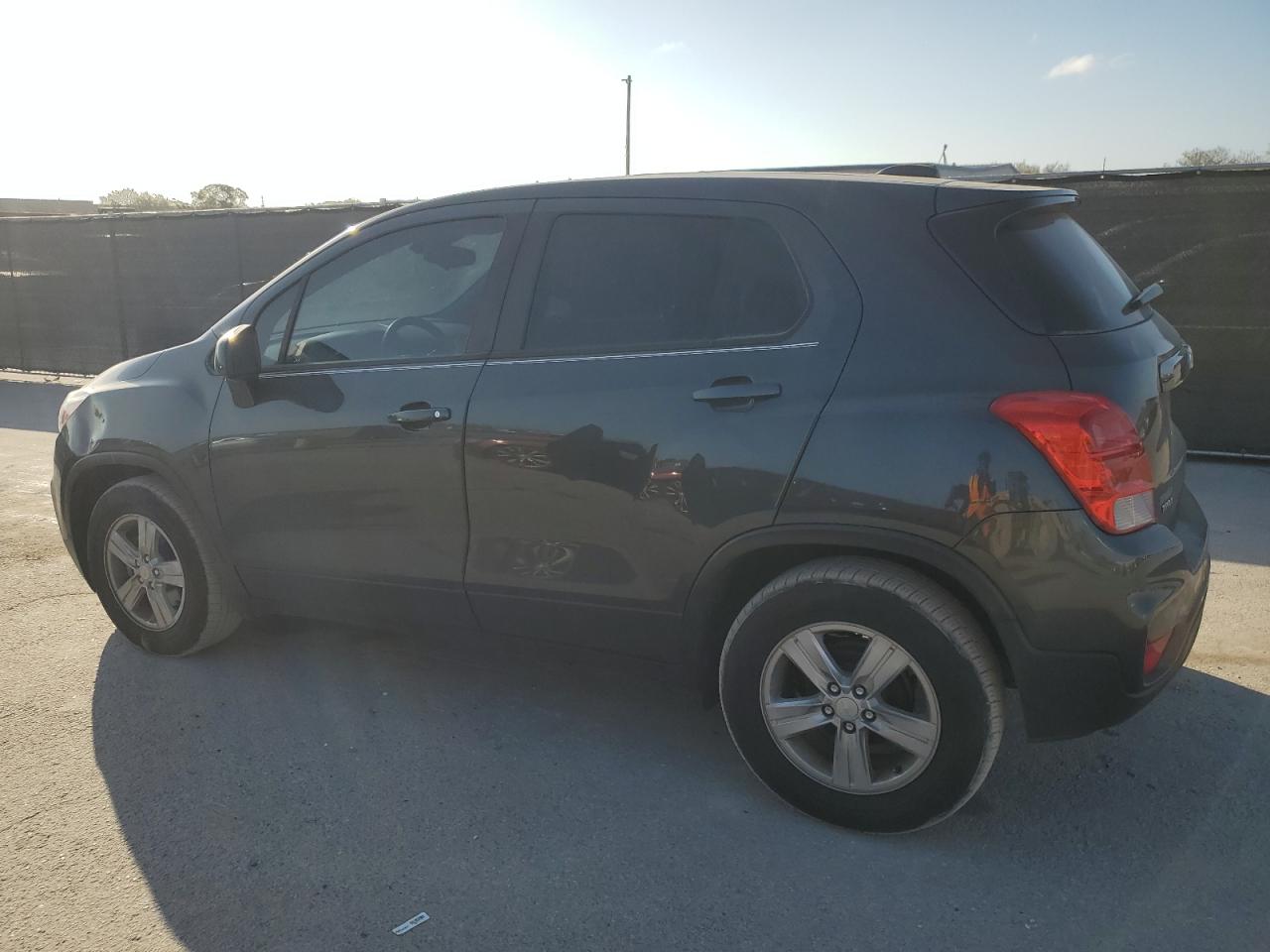 2020 Chevrolet Trax VIN 3GNCJKSB0LL266640 Copart auction photo, side damage thumbnail 2