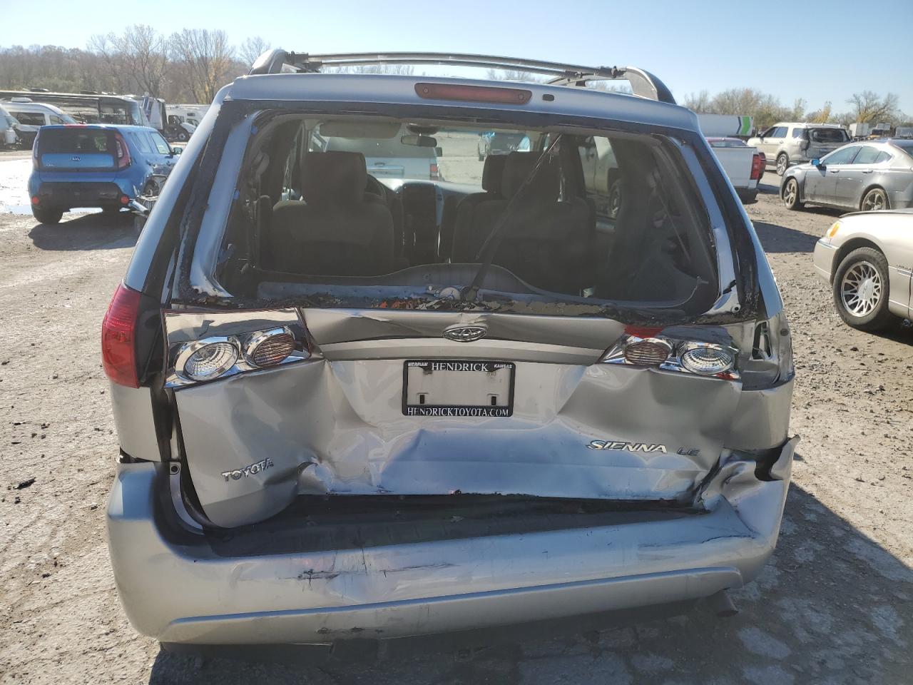 2006 Toyota Sienna VIN 5TDZA23C06S586114 Copart auction photo, rear end damage thumbnail 6