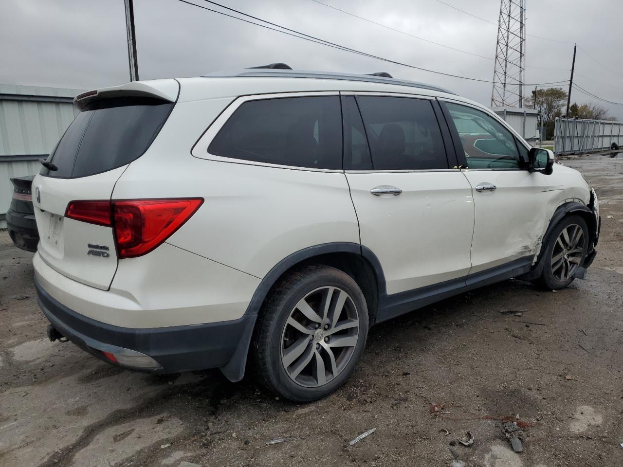 2017 Honda Pilot VIN 5FNYF6H96HB050311 Copart auction photo, front end / side damage thumbnail 3