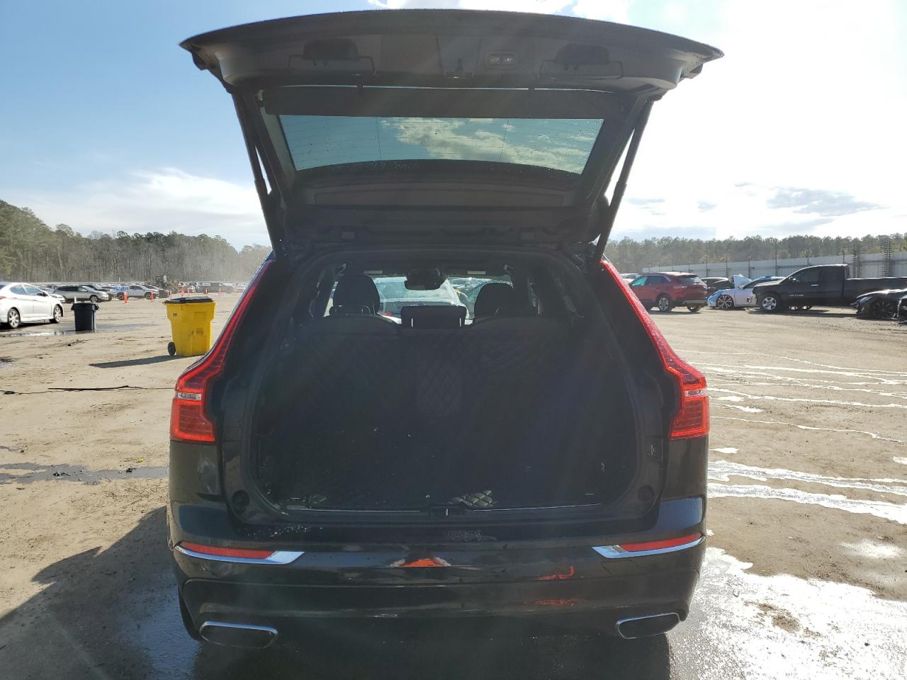 2018 Volvo XC60 VIN YV4A22RL2J1036806 Copart auction photo, front end / side damage thumbnail 6