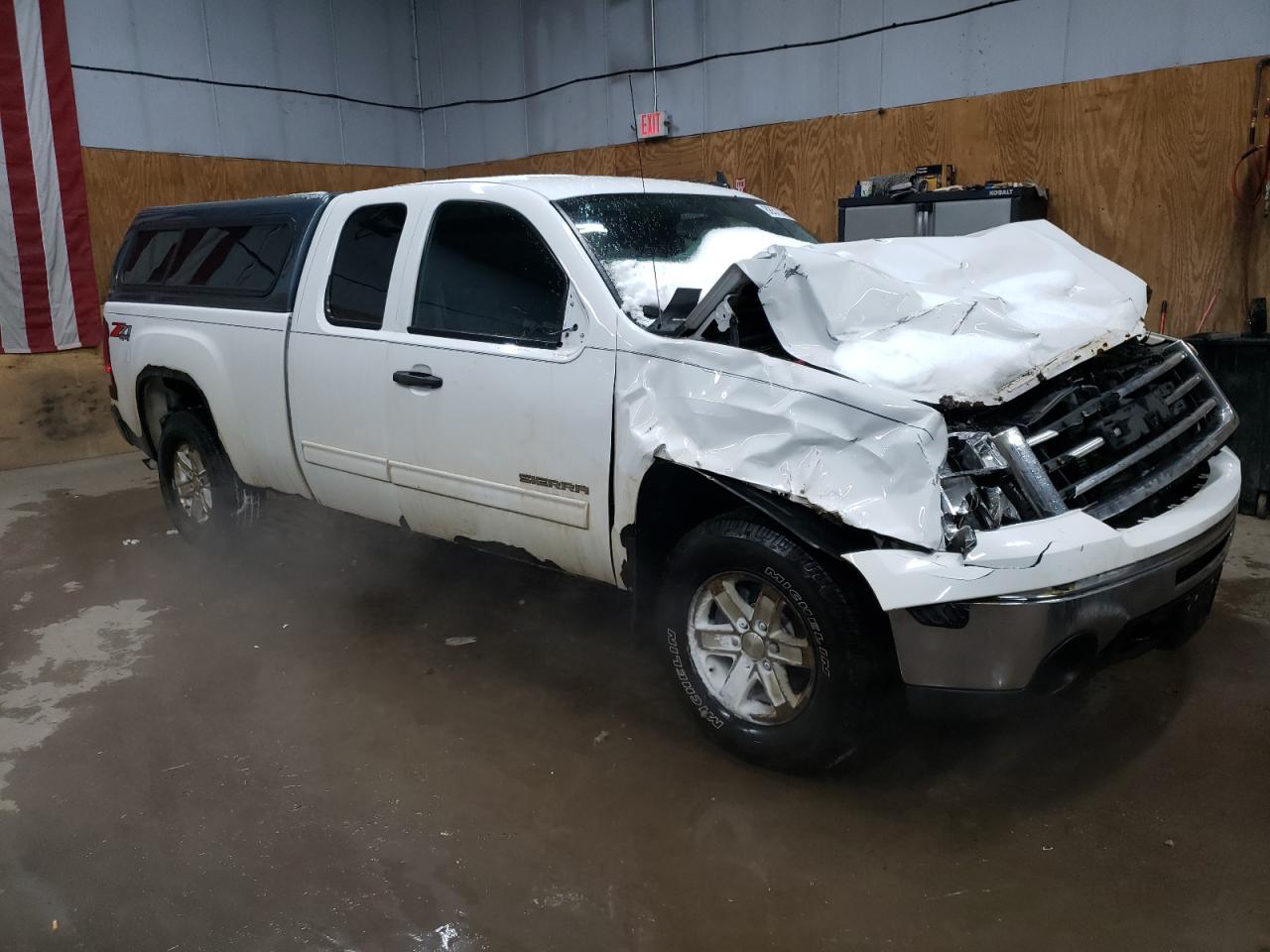 2013 GMC Sierra VIN 1GTR2VE73DZ323352 Copart auction photo, front end / minor dent/scratches damage thumbnail 4