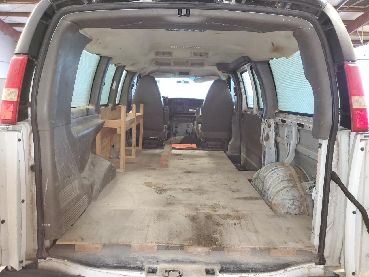 2007 Chevrolet Express VIN 1GNFH15TX71247131 Copart auction photo, rear end damage thumbnail 11