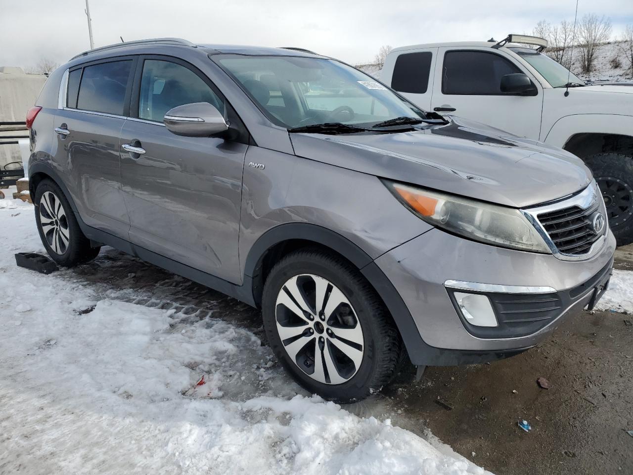 2011 KIA Sportage VIN KNDPCCA21B7085738 Copart auction photo, front end damage thumbnail 4