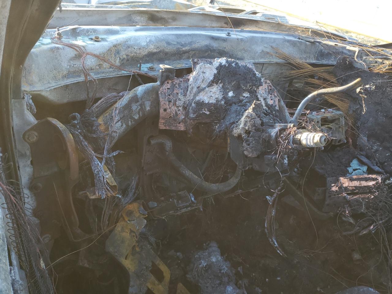 2011 GMC Sierra VIN 1GT121C80BF188282 Copart auction photo, burn damage thumbnail 9
