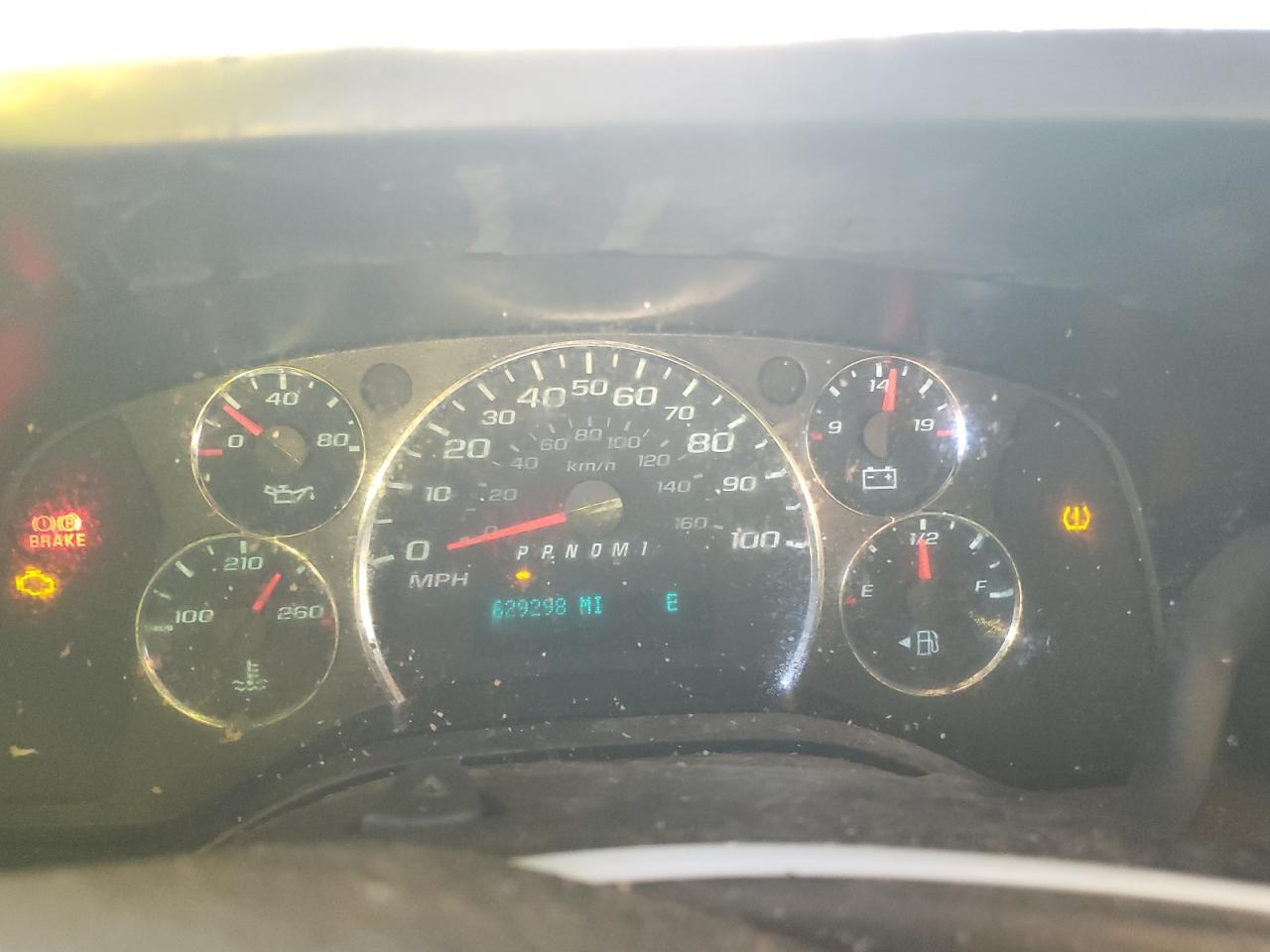 2015 Chevrolet Express VIN 1GCWGFFF7F1103794 Copart auction photo, front end / minor dent/scratches damage thumbnail 9
